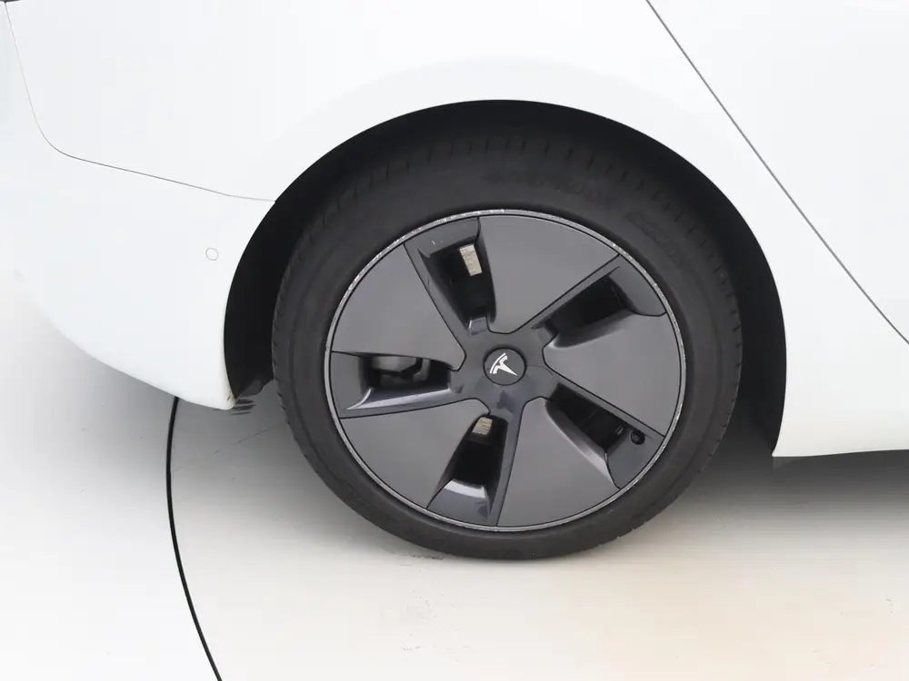 Tesla Model 3 Standard RWD Plus FACELIFT 90 uit 2021, foto 10
