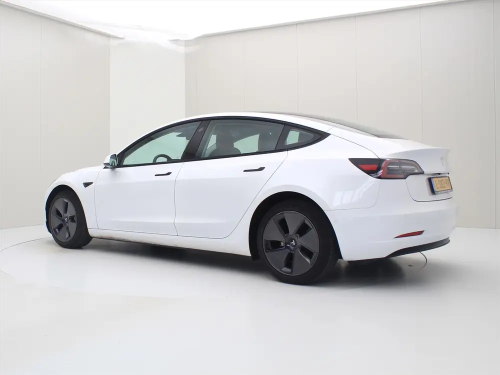 Tesla Model 3 Standard RWD Plus FACELIFT 90 uit 2021, foto 4