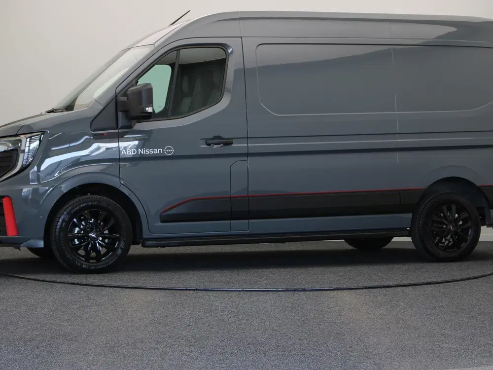 Nissan Interstar Nismo + uit 2026, foto 12