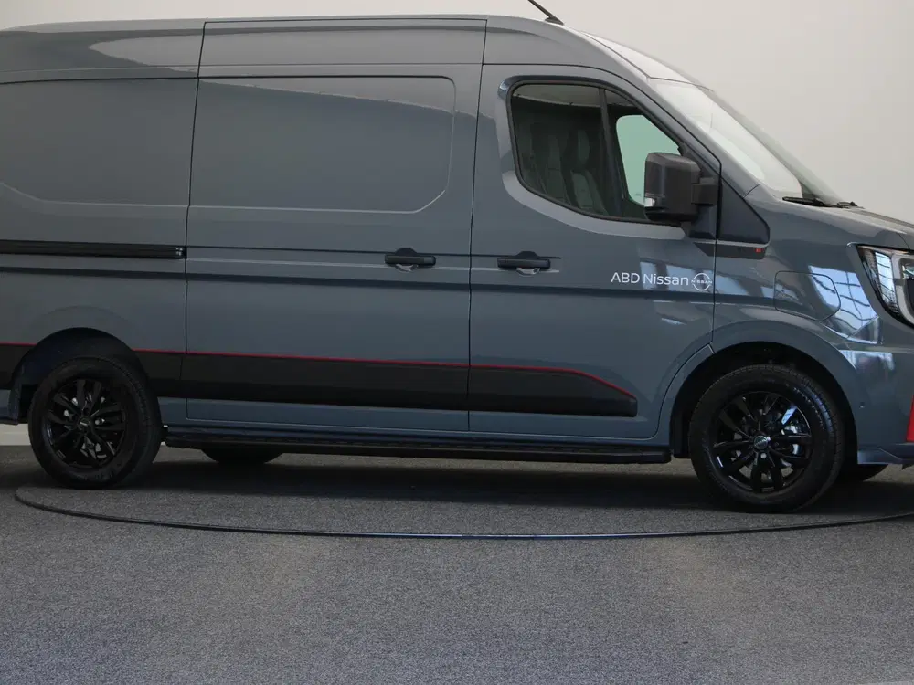Nissan Interstar Nismo + uit 2026, foto 13