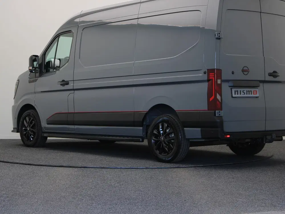 Nissan Interstar Nismo + uit 2026, foto 2