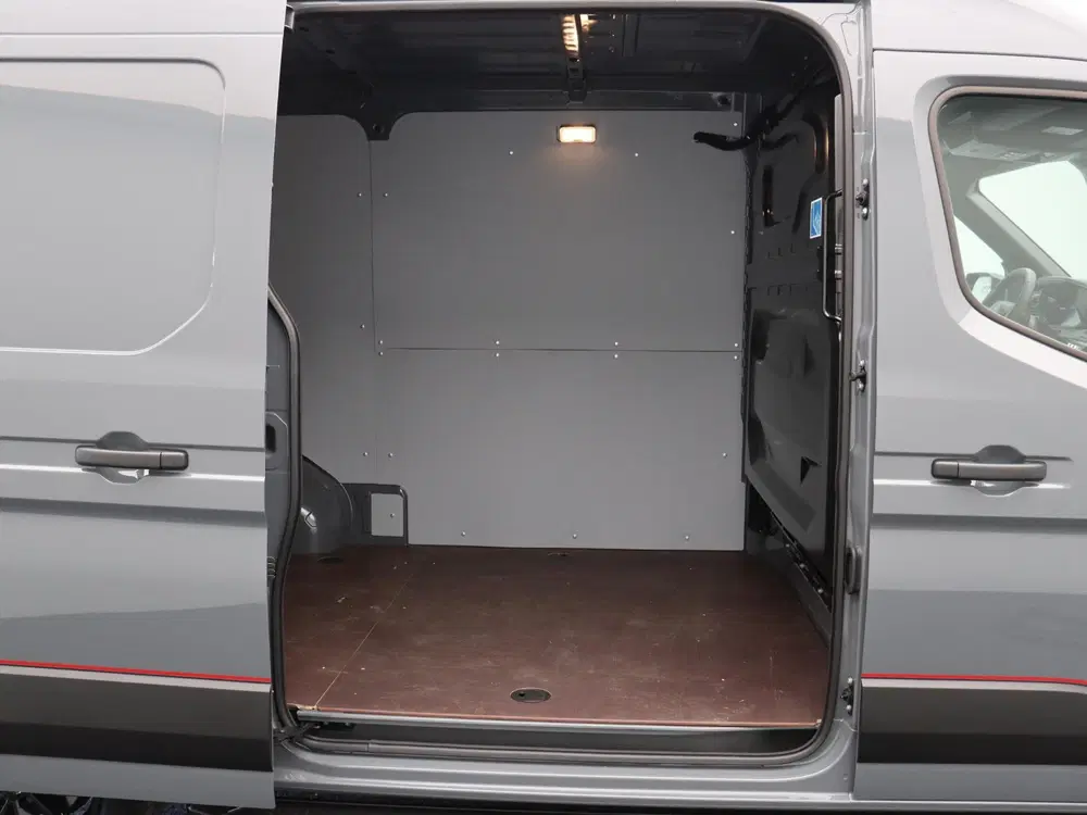 Nissan Interstar Nismo + uit 2026, foto 5