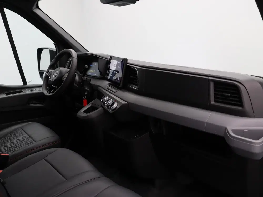 Nissan Interstar Nismo + uit 2026, foto 8