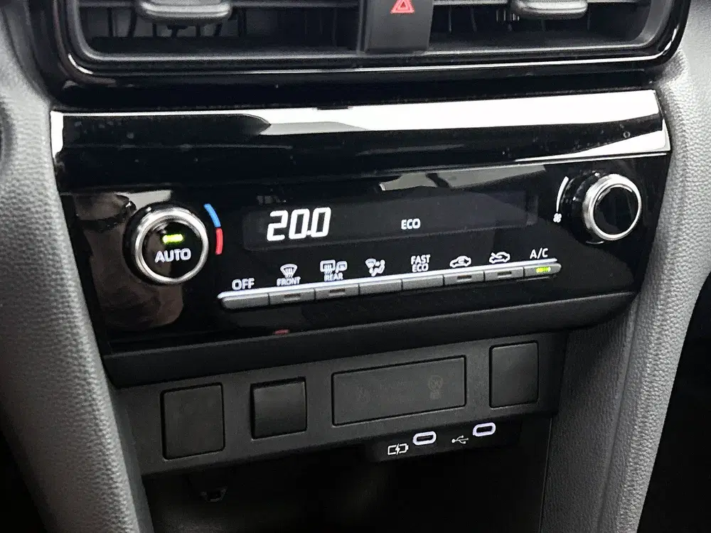 Toyota Yaris Cross 1.5 Hybrid 115 First Edition uit 2024, foto 11