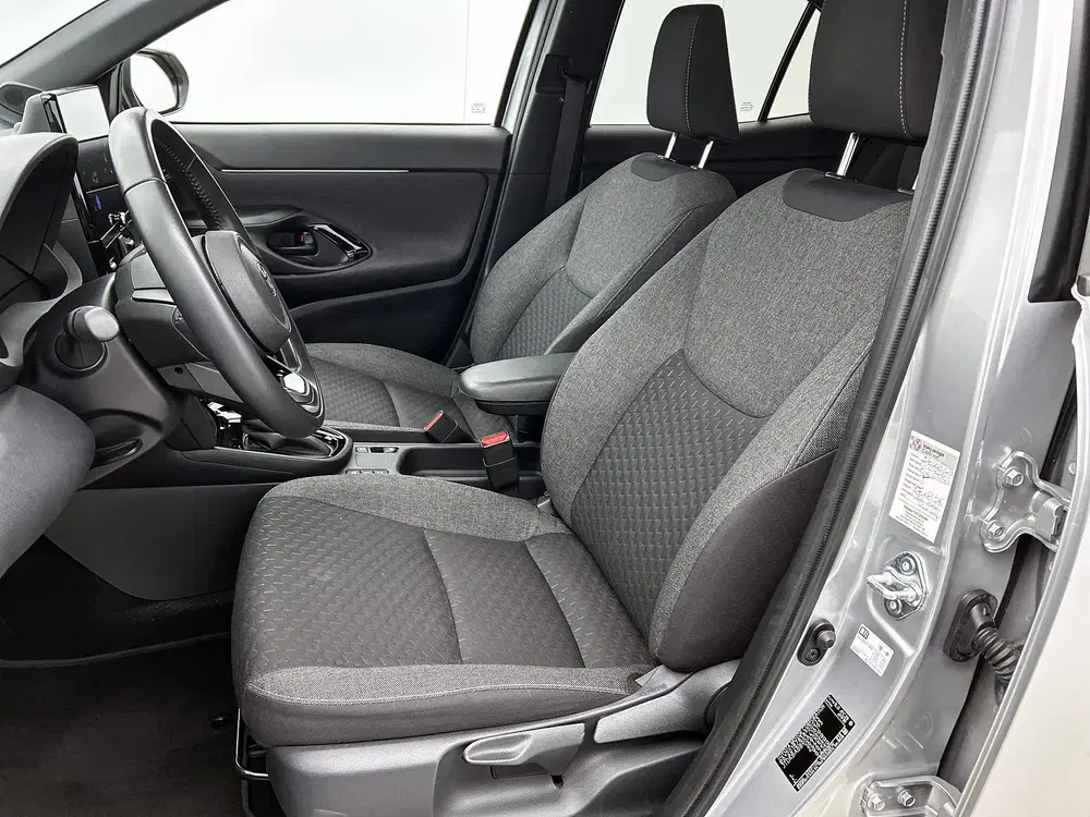 Toyota Yaris Cross 1.5 Hybrid 115 First Edition uit 2024, foto 18