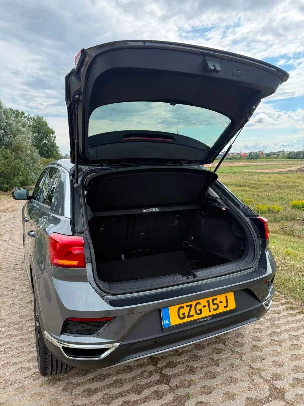 Volkswagen T-Roc 1.5 TSI 150pk 7-DSG 2020 Grijs uit 2020, foto 5
