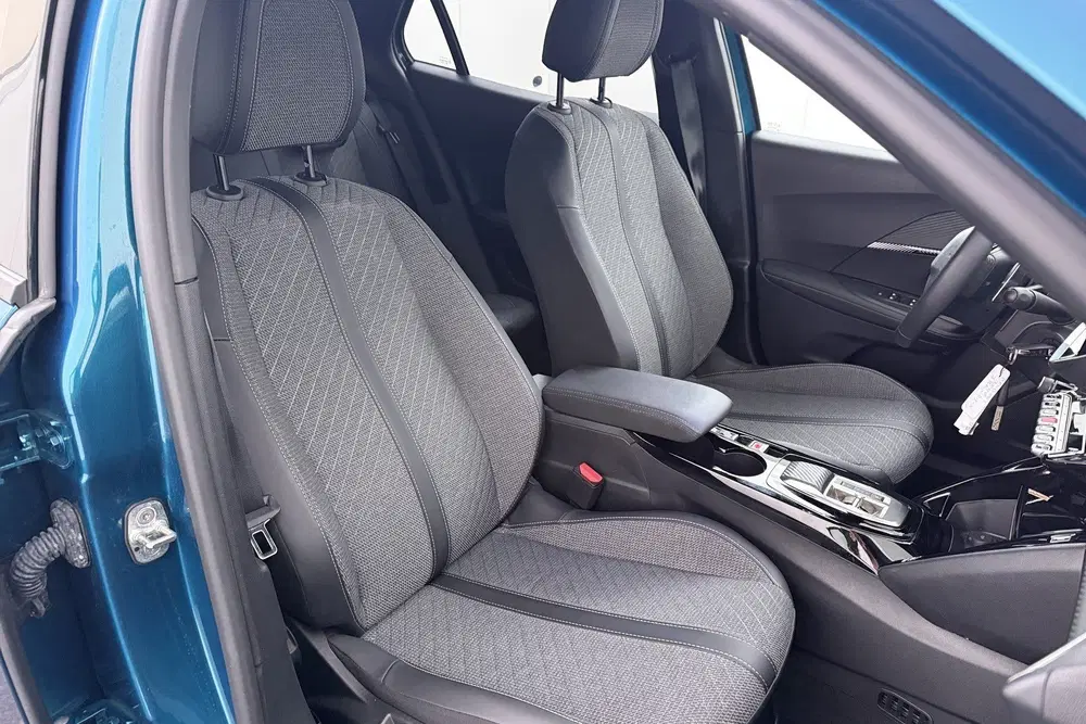 Peugeot 2008 Hybrid 145 PK Aut. Allure Half-Leder Clima uit 2025, foto 14