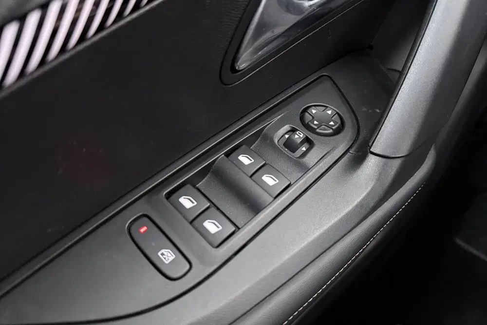 Peugeot 2008 Hybrid 145 PK Aut. Allure Half-Leder Clima uit 2025, foto 16