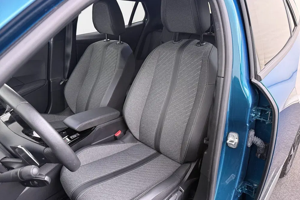 Peugeot 2008 Hybrid 145 PK Aut. Allure Half-Leder Clima uit 2025, foto 9