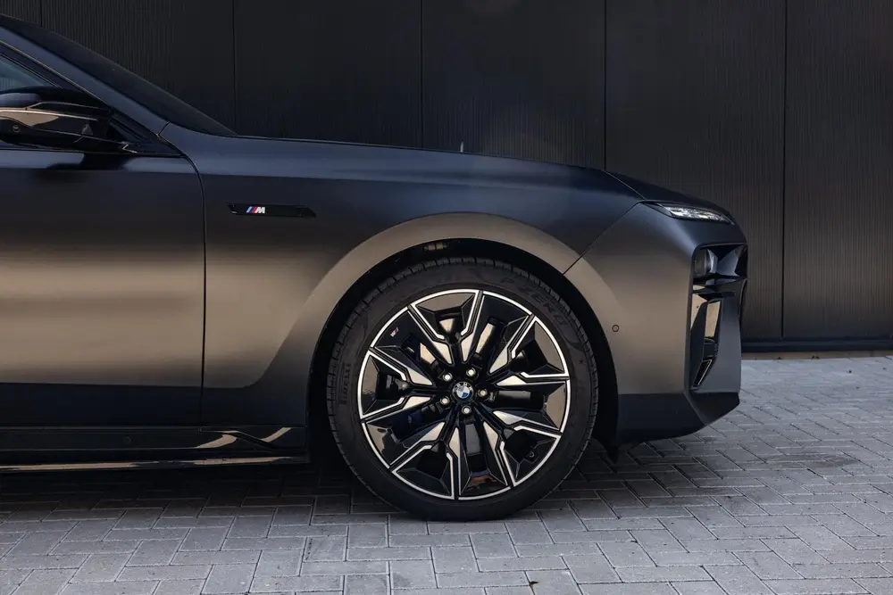 BMW i7 M70 xDrive 106 kWh uit 2023, foto 10