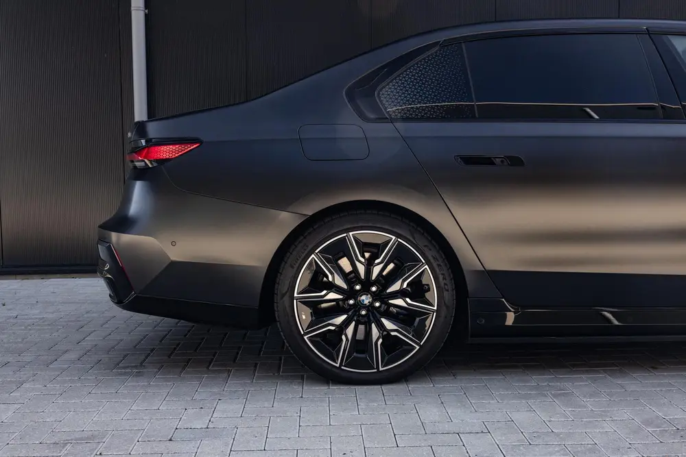 BMW i7 M70 xDrive 106 kWh uit 2023, foto 9