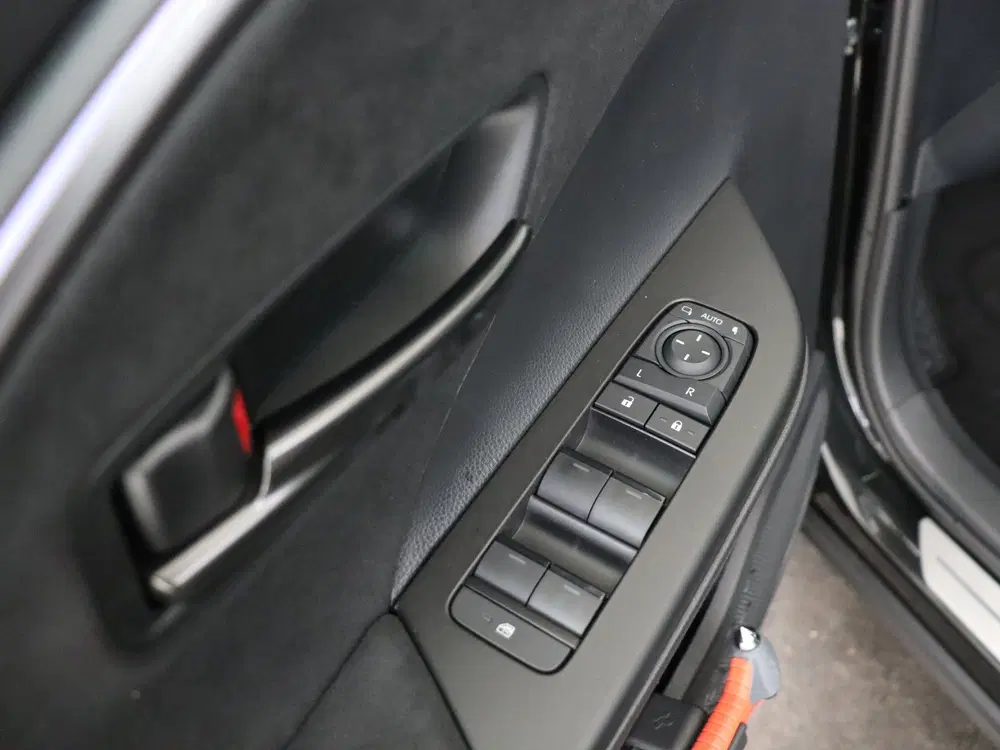 Toyota C-HR 2.0 Plug-in Hybrid 220 Black Edition (bj 2 uit 2025, foto 11