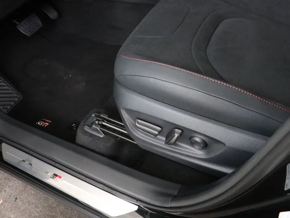 Toyota C-HR 2.0 Plug-in Hybrid 220 Black Edition (bj 2 uit 2025, foto 12