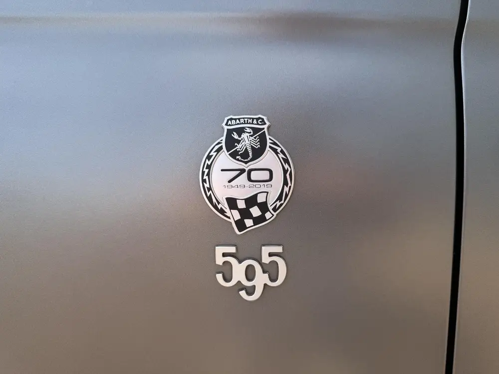 Abarth 595 1.4 T-Jet Competizione 70th Anniversary BEATS | C uit 2019, foto 10