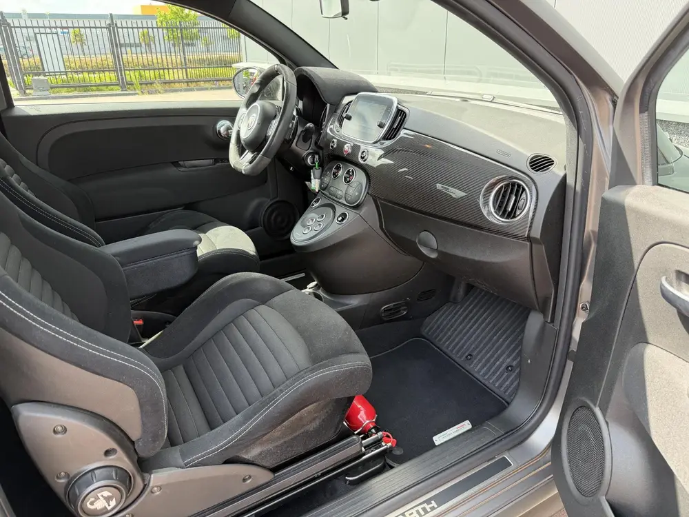 Abarth 595 1.4 T-Jet Competizione 70th Anniversary BEATS | C uit 2019, foto 15
