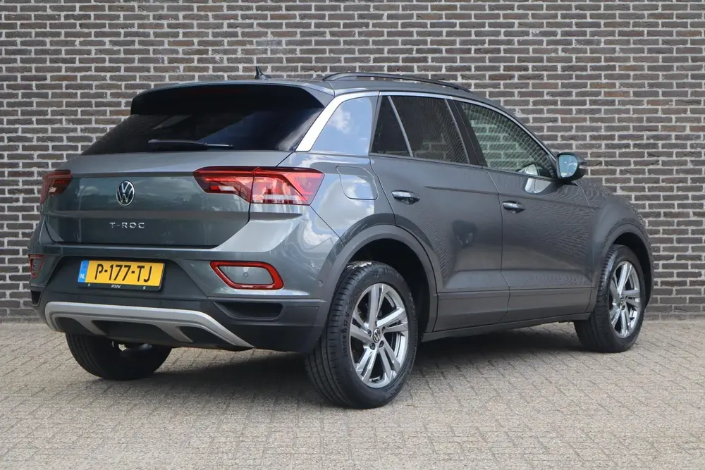 Volkswagen T-Roc 1.0 TSI 110pk Life | Achteruitrijcamera | D uit 2022, foto 2