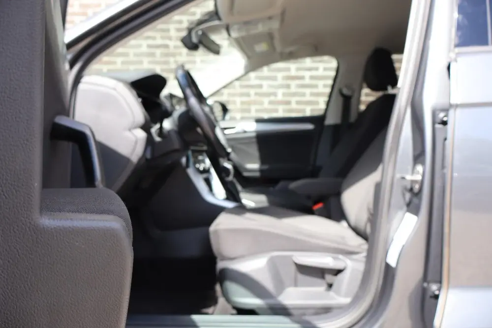 Volkswagen T-Roc 1.0 TSI 110pk Life | Achteruitrijcamera | D uit 2022, foto 20