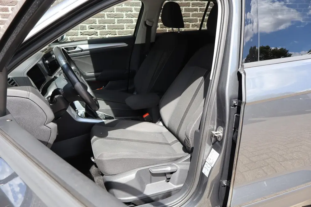 Volkswagen T-Roc 1.0 TSI 110pk Life | Achteruitrijcamera | D uit 2022, foto 4