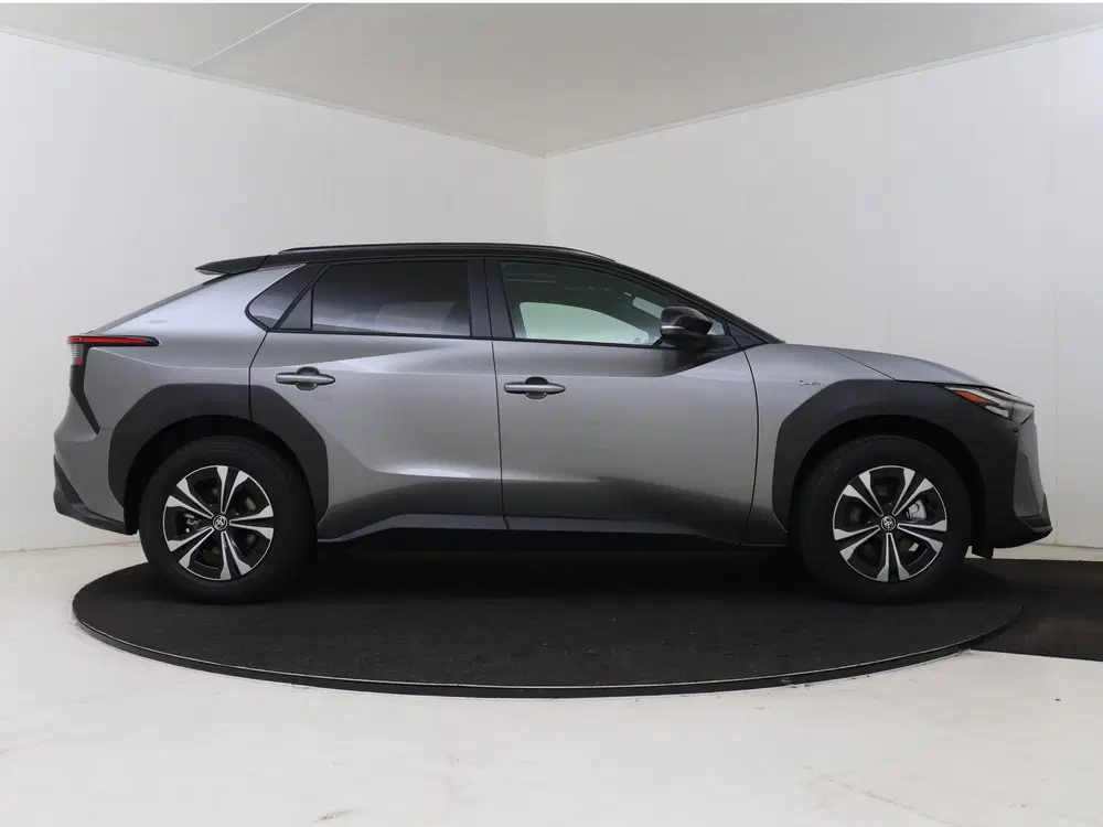 Toyota bZ4X Dynamic 71 kWh Bi-Tone + Panoramisch dak uit 2025, foto 14