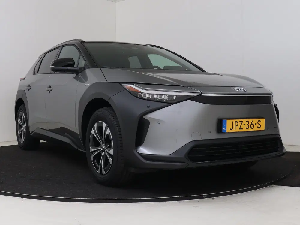 Toyota bZ4X Dynamic 71 kWh Bi-Tone + Panoramisch dak uit 2025, foto 15