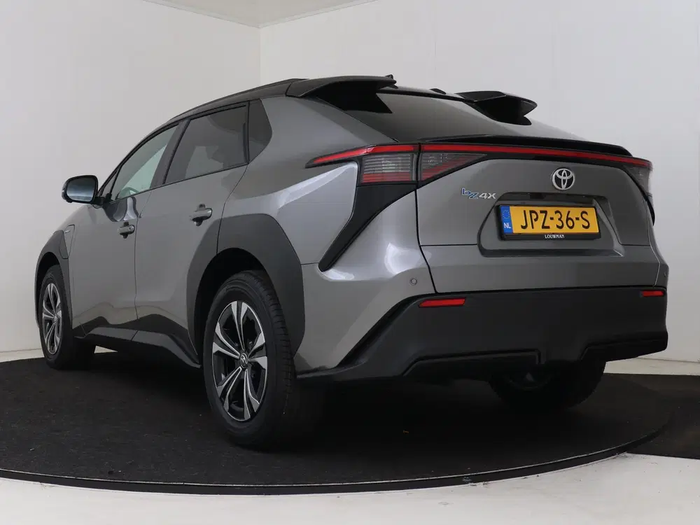 Toyota bZ4X Dynamic 71 kWh Bi-Tone + Panoramisch dak uit 2025, foto 16