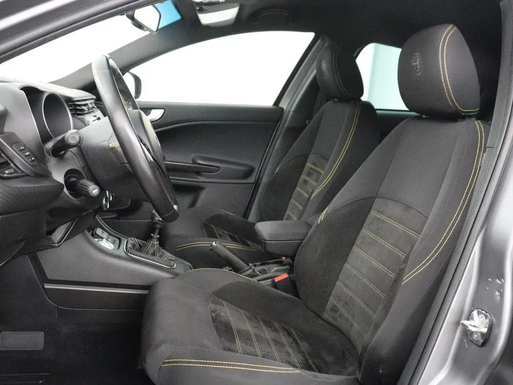 Alfa Romeo Giulietta | Gele accenten | Carpl uit 2021, foto 5