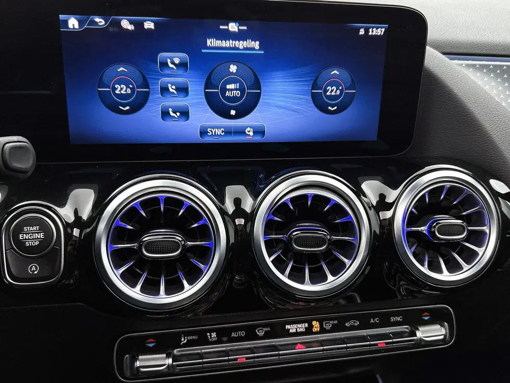 Mercedes-Benz GLA 180 Luxury Line uit 2024, foto 11