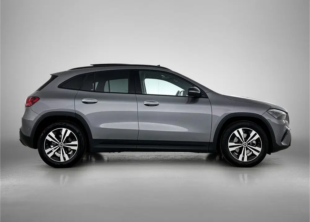 Mercedes-Benz GLA 180 Luxury Line uit 2024, foto 15