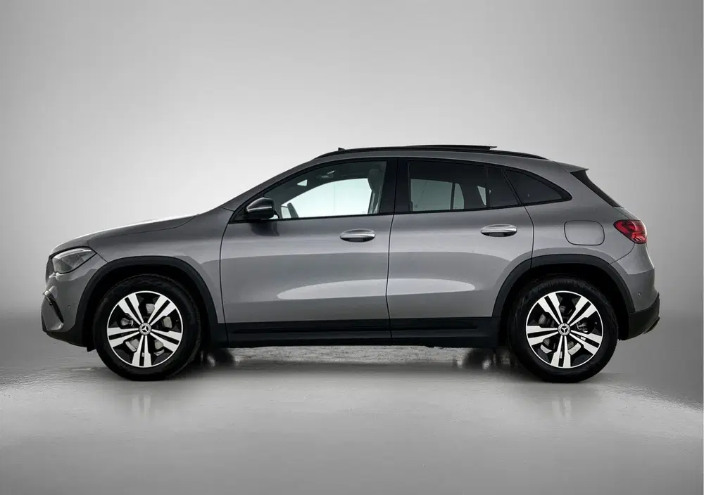 Mercedes-Benz GLA 180 Luxury Line uit 2024, foto 3