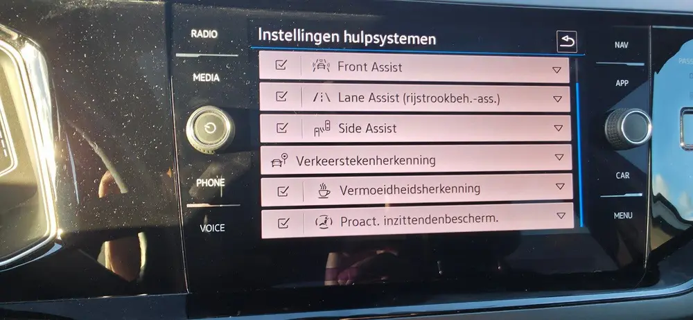 Volkswagen Taigo 1.5 TSI PANO 150pk 3xR-LINE BEATS AUDIO uit 2022, foto 11