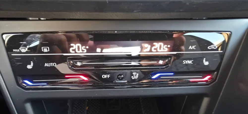 Volkswagen Taigo 1.5 TSI PANO 150pk 3xR-LINE BEATS AUDIO uit 2022, foto 14
