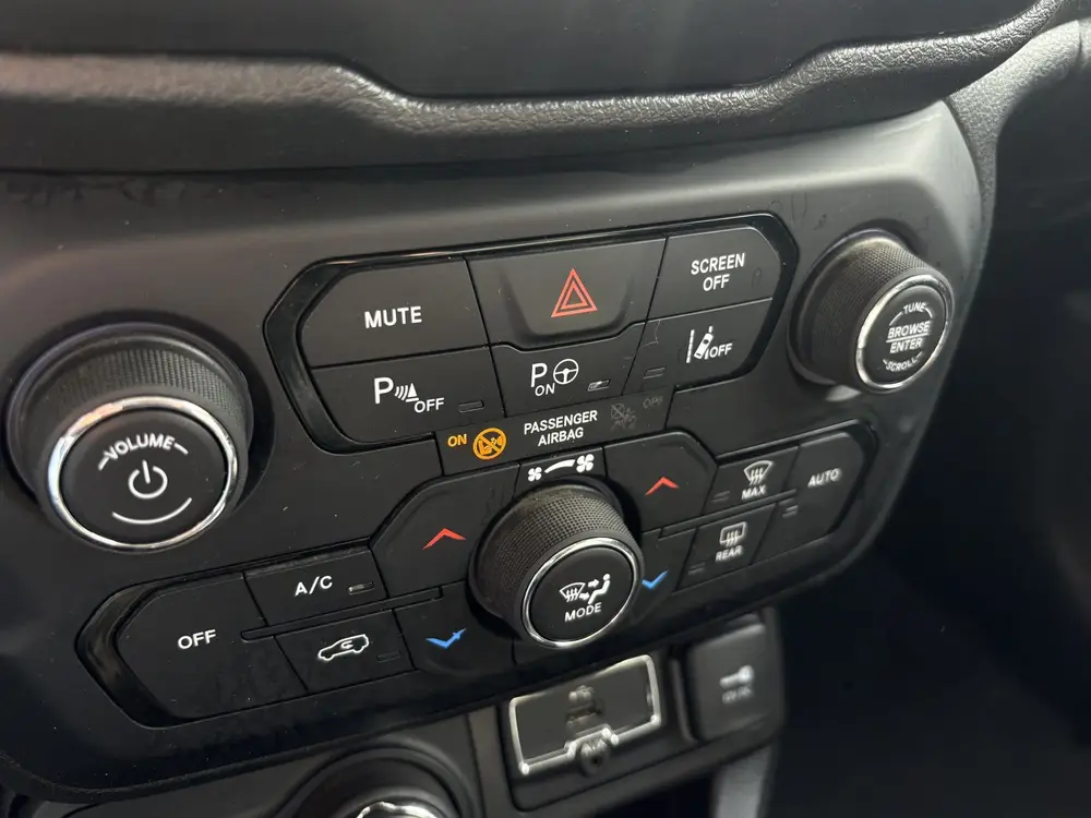 Jeep Renegade 1.3T 4WD Automaat Limited Airco Cr-control Car uit 2019, foto 12