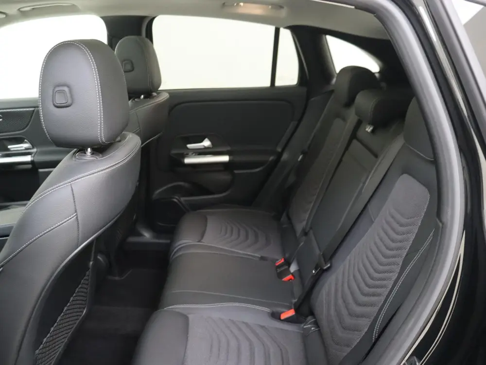 Mercedes-Benz GLA 250 e Star Edition Panoramadak uit 2025, foto 12