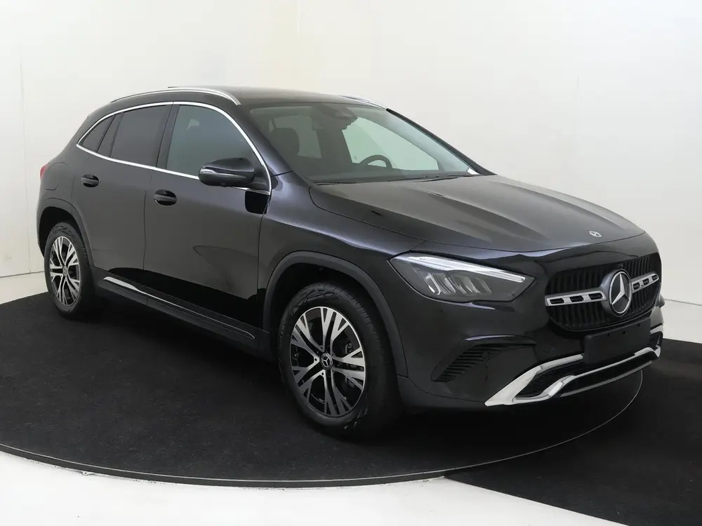 Mercedes-Benz GLA 250 e Star Edition Panoramadak uit 2025, foto 2