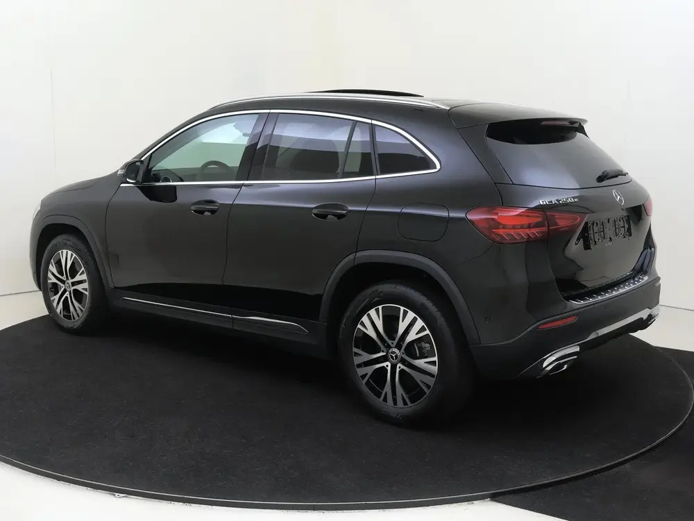 Mercedes-Benz GLA 250 e Star Edition Panoramadak uit 2025, foto 3