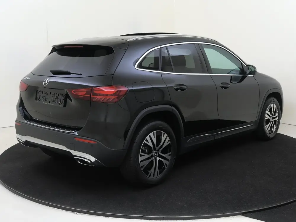 Mercedes-Benz GLA 250 e Star Edition Panoramadak uit 2025, foto 4