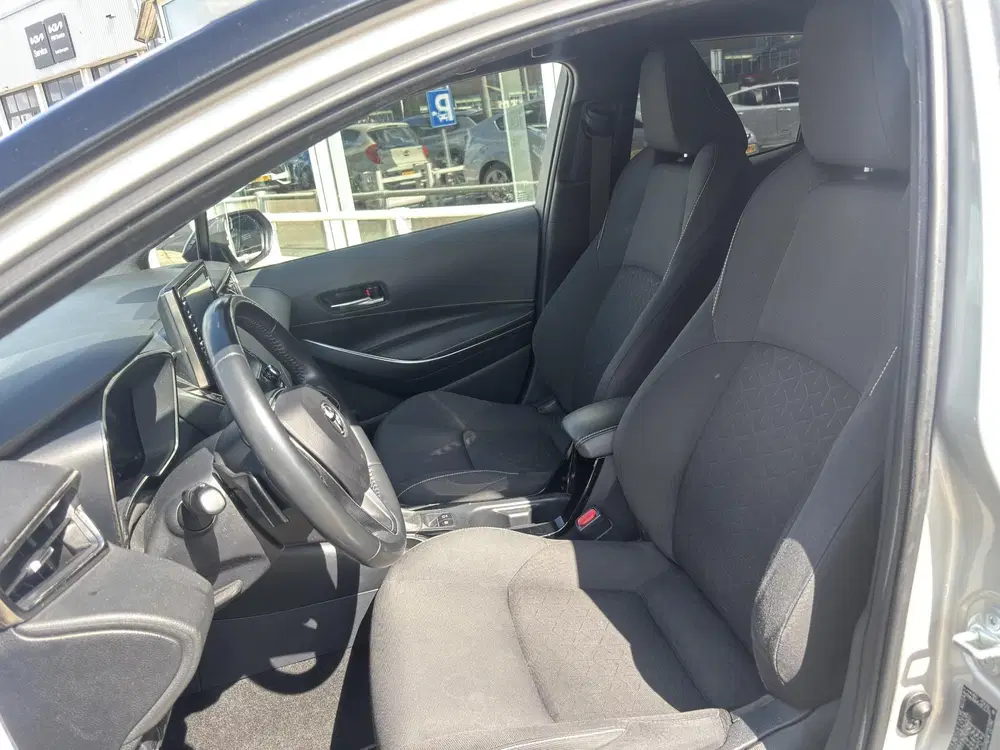 Toyota Corolla 2.0 Hybrid Dynamic uit 2020, foto 2