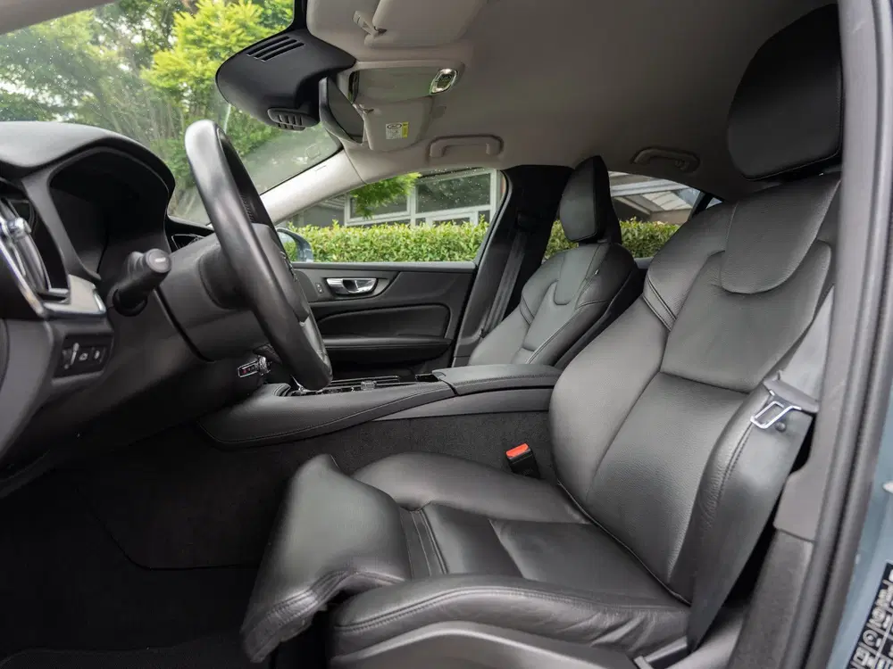 Volvo S60 2.0 Recharge T6 AWD Core uit 2022, foto 20