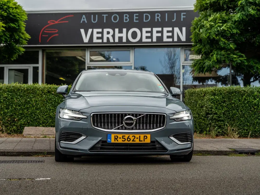 Volvo S60 2.0 Recharge T6 AWD Core uit 2022, foto 5