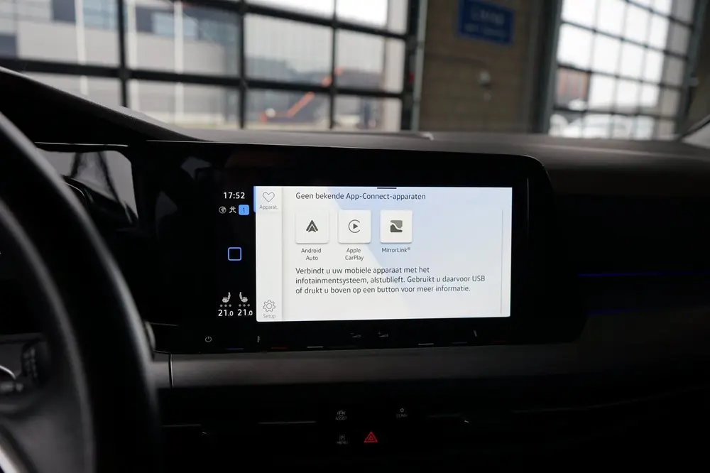 Volkswagen Golf 1.5 eTSI PANO | SFEER | 19'' | IQ | CARPLAY uit 2020, foto 10