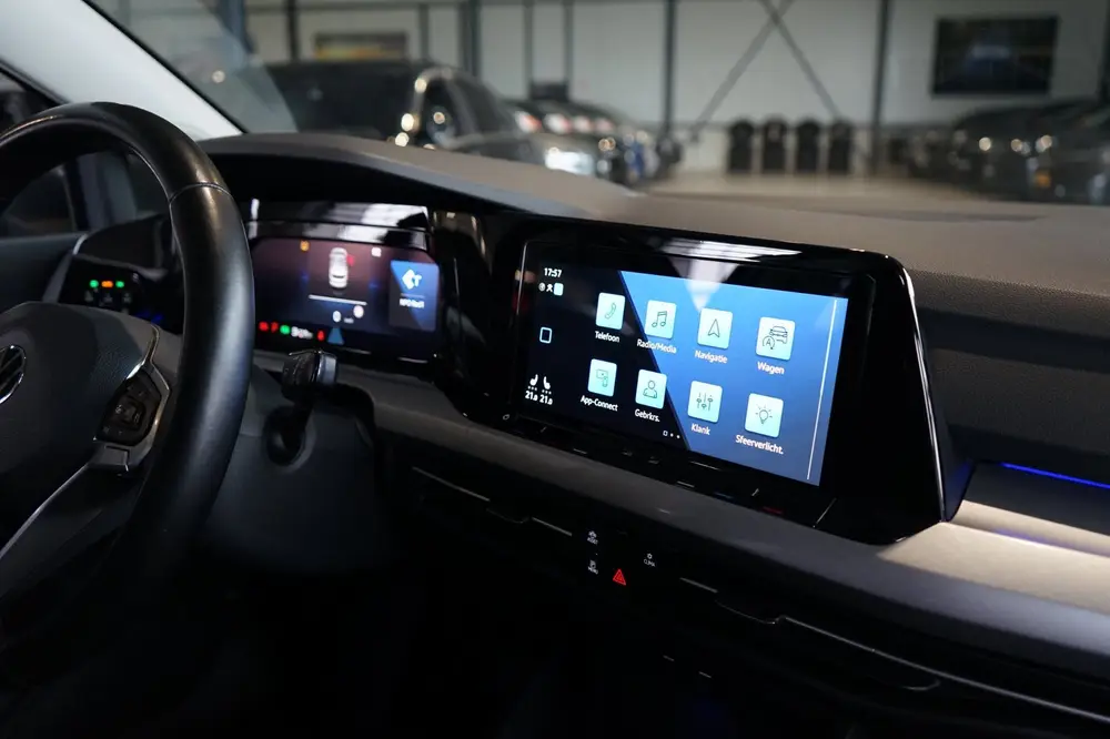 Volkswagen Golf 1.5 eTSI PANO | SFEER | 19'' | IQ | CARPLAY uit 2020, foto 15
