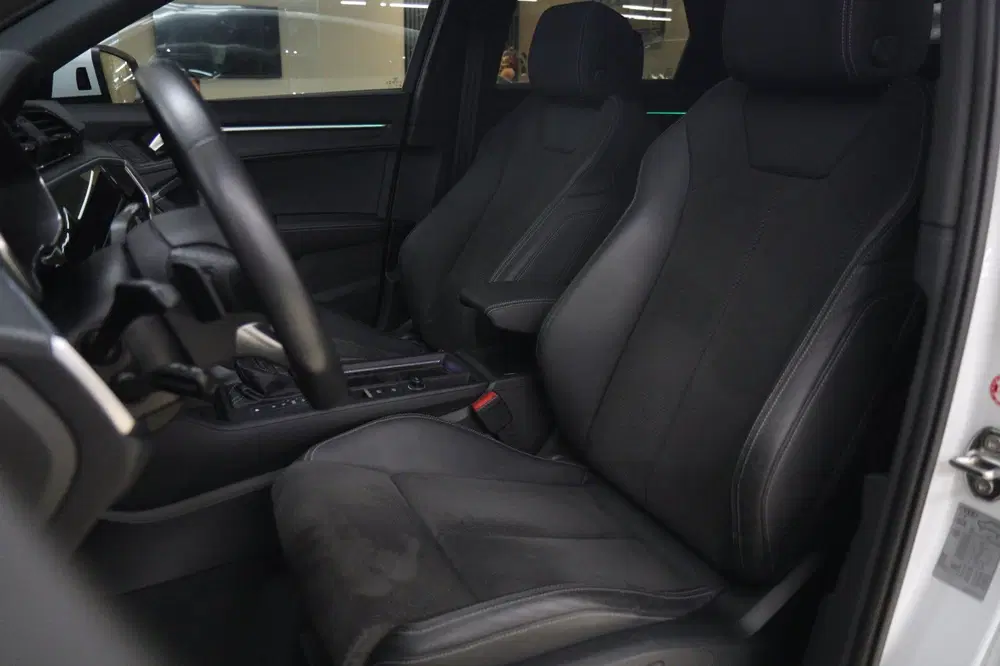 Audi Q3 45 TFSI e S Edition 3X S-Line uit 2022, foto 12