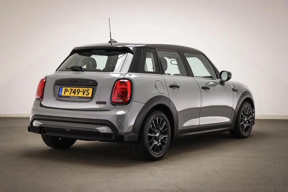 Mini Cooper 1.5 Cooper Business Edition uit 2022, foto 2
