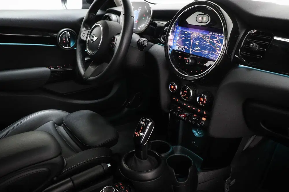 Mini Cooper 1.5 Cooper Business Edition uit 2022, foto 3