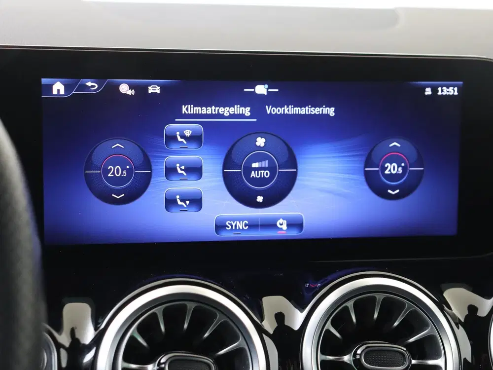 Mercedes-Benz GLA 250 e AMG Line uit 2024, foto 18
