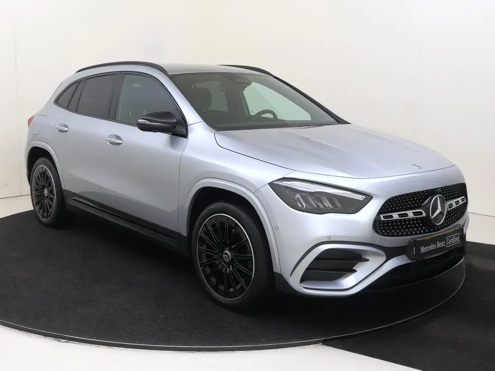 Mercedes-Benz GLA 250 e AMG Line uit 2024, foto 2