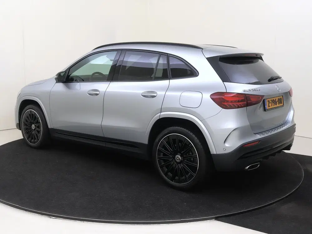 Mercedes-Benz GLA 250 e AMG Line uit 2024, foto 3