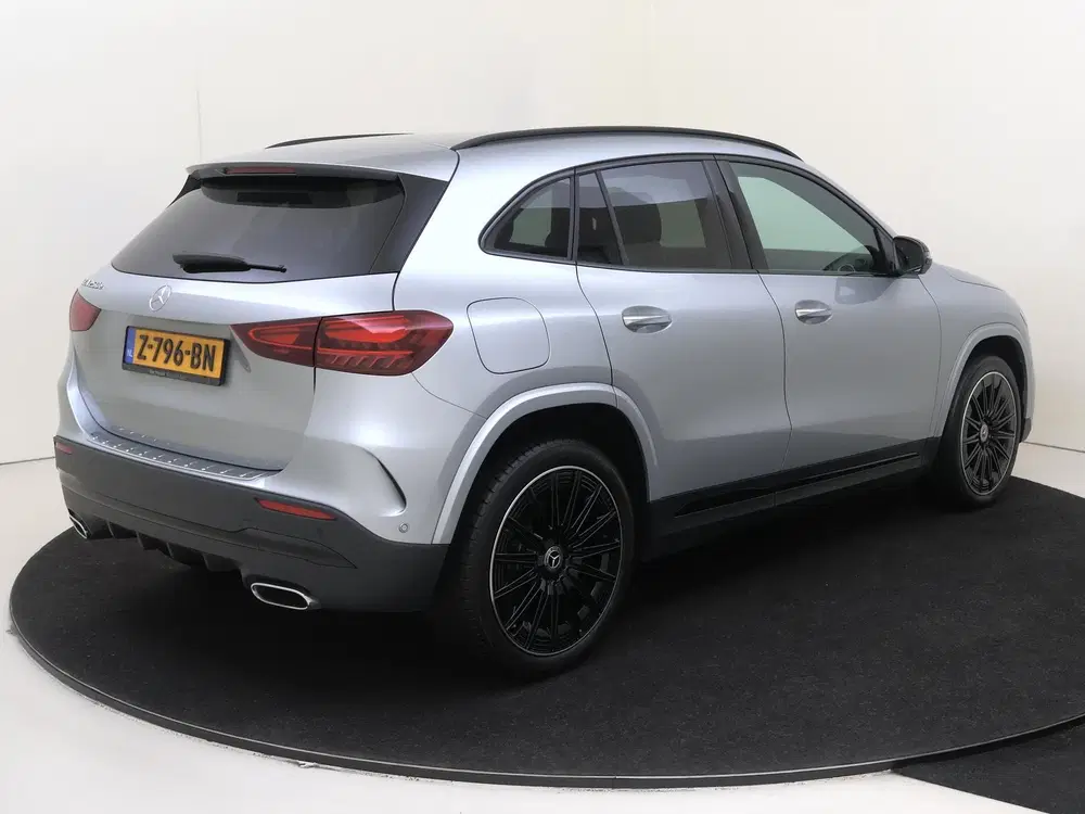 Mercedes-Benz GLA 250 e AMG Line uit 2024, foto 4