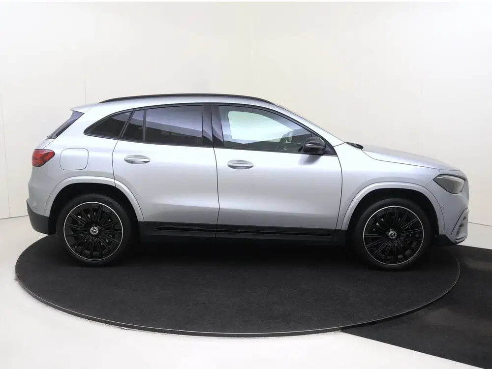 Mercedes-Benz GLA 250 e AMG Line uit 2024, foto 9