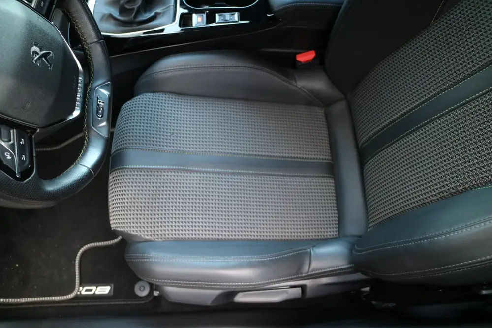 Peugeot 208 1.2 PureTech GT Pack uit 2022, foto 10